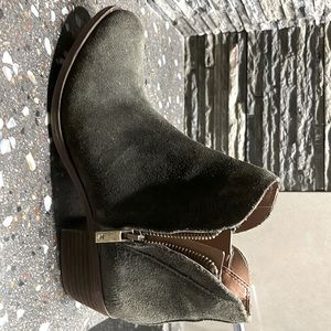 Like brand new size 7 Lucky Brand booties